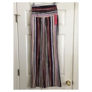 3/$15 NWT SHOSHO stripe bell flare bottom leggings M
